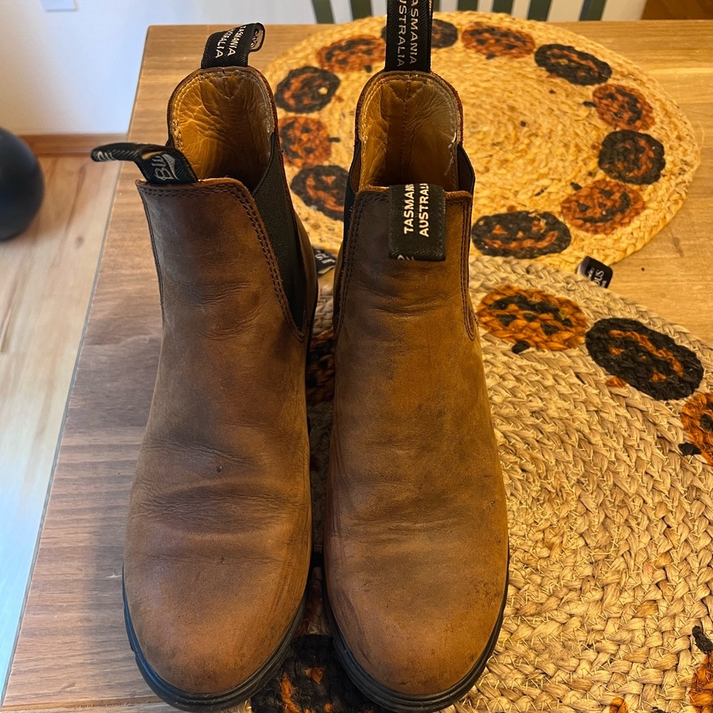 Blundstones size AU/UK 6  US women’s 9